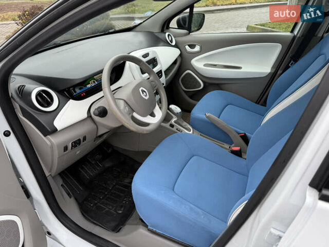 Белый Рено Зое, объемом двигателя 0 л и пробегом 106 тыс. км за 8100 $, фото 7 на Automoto.ua