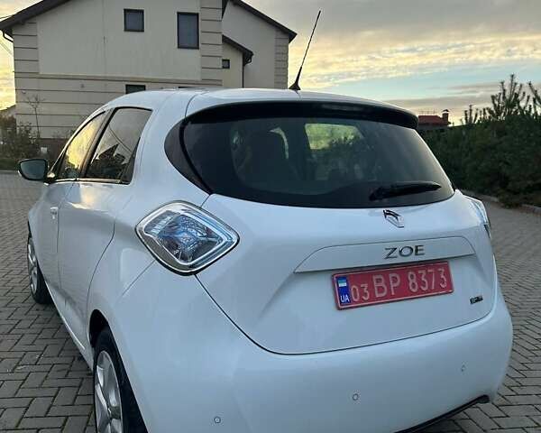 Белый Рено Зое, объемом двигателя 0 л и пробегом 75 тыс. км за 9250 $, фото 8 на Automoto.ua