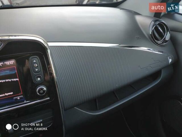 Білий Рено Зое, об'ємом двигуна 0 л та пробігом 65 тис. км за 9350 $, фото 31 на Automoto.ua