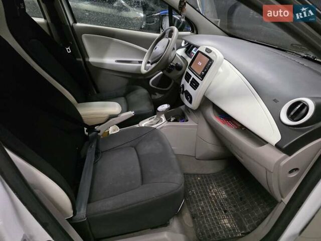 Білий Рено Зое, об'ємом двигуна 0 л та пробігом 154 тис. км за 7900 $, фото 8 на Automoto.ua