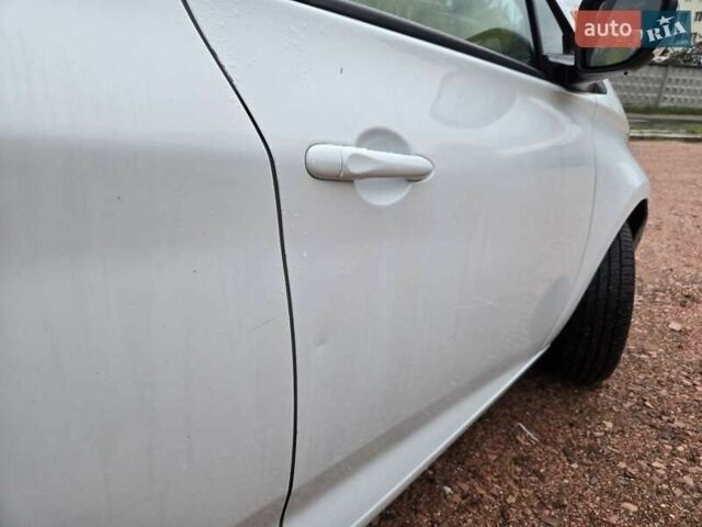 Белый Рено Зое, объемом двигателя 0 л и пробегом 137 тыс. км за 7800 $, фото 15 на Automoto.ua