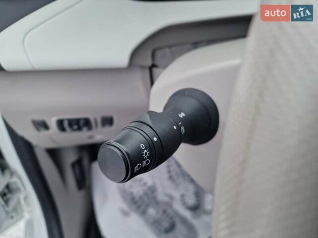 Білий Рено Зое, об'ємом двигуна 0 л та пробігом 33 тис. км за 9900 $, фото 25 на Automoto.ua