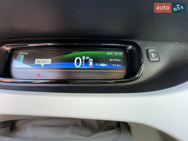 Белый Рено Зое, объемом двигателя 0 л и пробегом 85 тыс. км за 11000 $, фото 24 на Automoto.ua