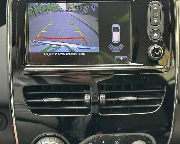 Белый Рено Зое, объемом двигателя 0 л и пробегом 92 тыс. км за 9990 $, фото 15 на Automoto.ua