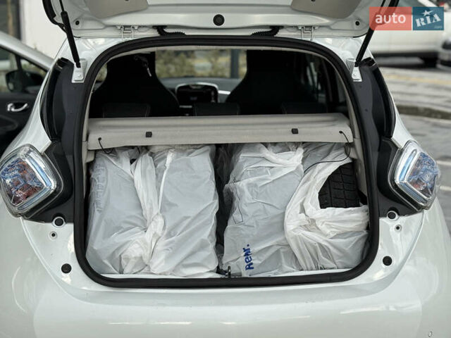 Рено Зое 2017 в Городке на Automoto.ua Белый Рено Зое, объемом двигателя 0 л и пробегом 95 тыс. км за 9800 $, фото 10 на Automoto.ua