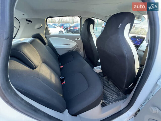 Белый Рено Зое, объемом двигателя 0 л и пробегом 94 тыс. км за 9199 $, фото 28 на Automoto.ua