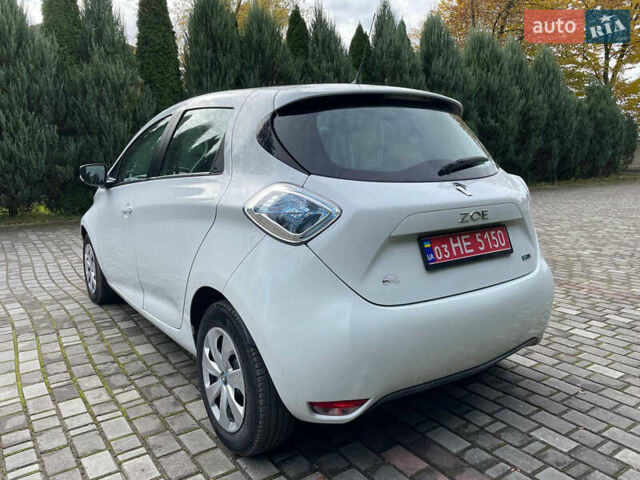 Белый Рено Зое, объемом двигателя 0 л и пробегом 97 тыс. км за 9500 $, фото 13 на Automoto.ua