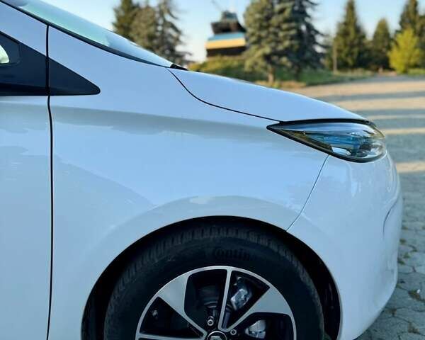Белый Рено Зое, объемом двигателя 0 л и пробегом 122 тыс. км за 9300 $, фото 84 на Automoto.ua