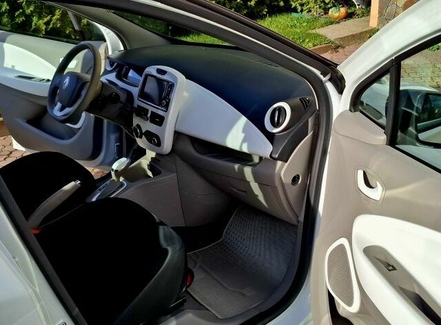 Белый Рено Зое, объемом двигателя 0 л и пробегом 101 тыс. км за 8850 $, фото 5 на Automoto.ua
