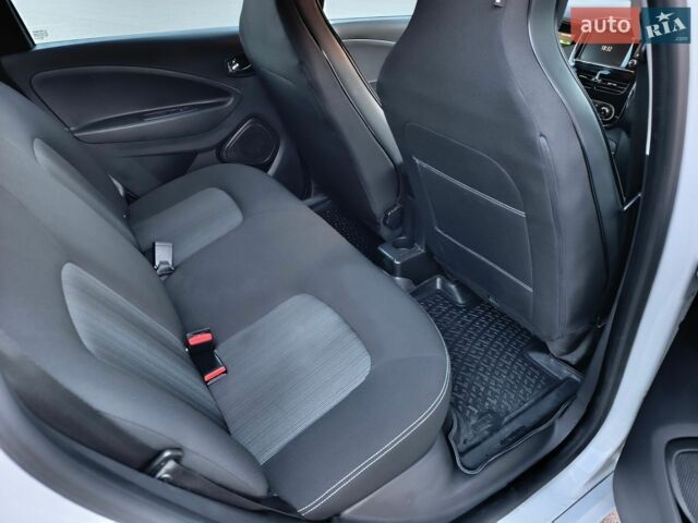 Білий Рено Зое, об'ємом двигуна 0 л та пробігом 155 тис. км за 9990 $, фото 11 на Automoto.ua