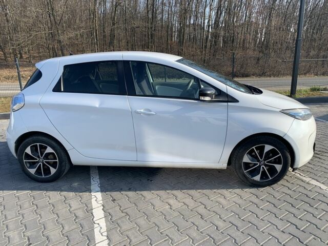 Белый Рено Зое, объемом двигателя 0 л и пробегом 330 тыс. км за 6599 $, фото 5 на Automoto.ua