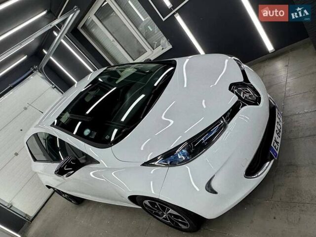 Белый Рено Зое, объемом двигателя 0 л и пробегом 115 тыс. км за 9950 $, фото 3 на Automoto.ua