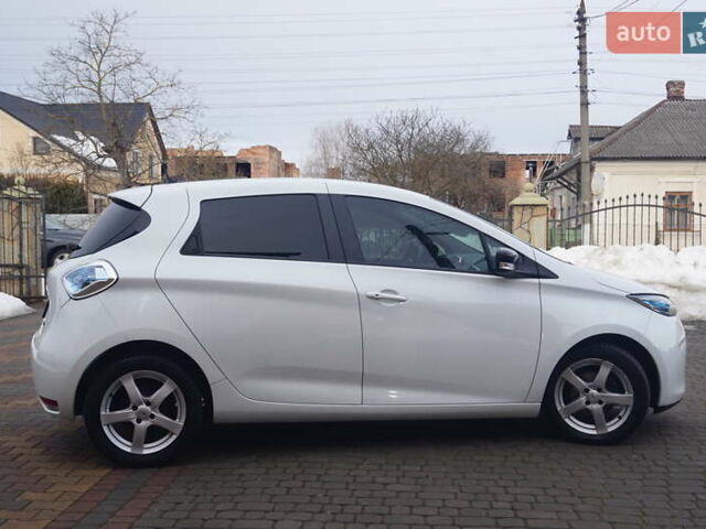 Белый Рено Зое, объемом двигателя 0 л и пробегом 102 тыс. км за 9777 $, фото 6 на Automoto.ua
