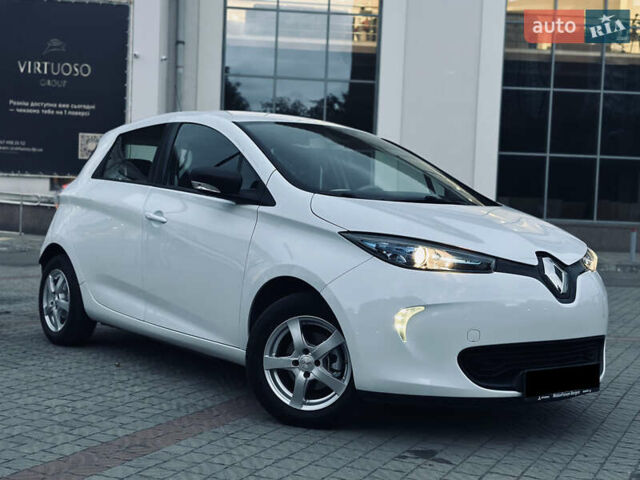 Белый Рено Зое, объемом двигателя 0 л и пробегом 108 тыс. км за 9250 $, фото 6 на Automoto.ua