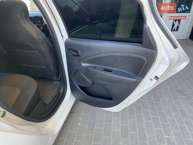 Белый Рено Зое, объемом двигателя 0 л и пробегом 103 тыс. км за 8900 $, фото 14 на Automoto.ua