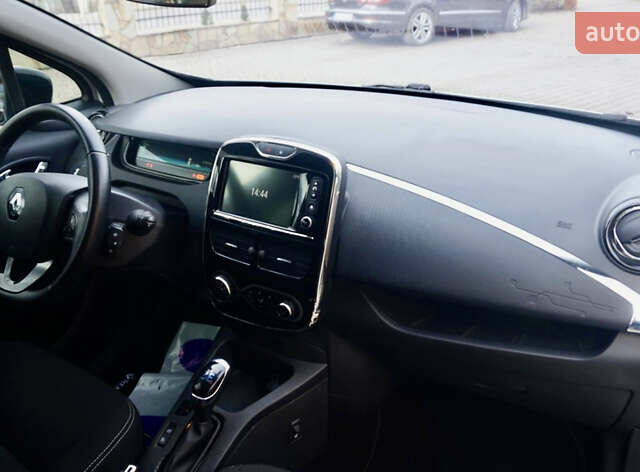 Белый Рено Зое, объемом двигателя 0 л и пробегом 199 тыс. км за 7999 $, фото 19 на Automoto.ua