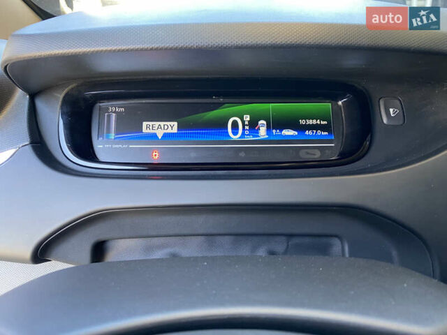 Белый Рено Зое, объемом двигателя 0 л и пробегом 103 тыс. км за 8900 $, фото 6 на Automoto.ua