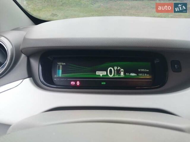 Білий Рено Зое, об'ємом двигуна 0 л та пробігом 92 тис. км за 9600 $, фото 9 на Automoto.ua