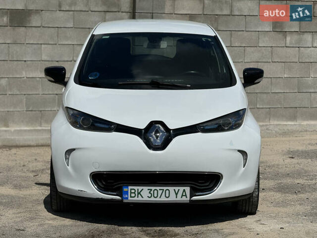 Белый Рено Зое, объемом двигателя 0 л и пробегом 114 тыс. км за 9500 $, фото 2 на Automoto.ua
