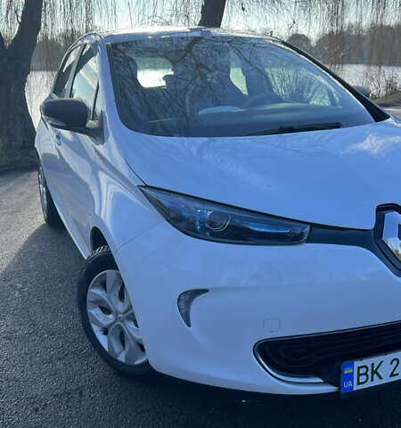 Белый Рено Зое, объемом двигателя 0 л и пробегом 85 тыс. км за 8700 $, фото 3 на Automoto.ua