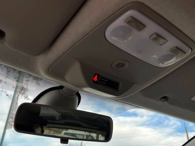 Белый Рено Зое, объемом двигателя 0 л и пробегом 140 тыс. км за 9300 $, фото 13 на Automoto.ua