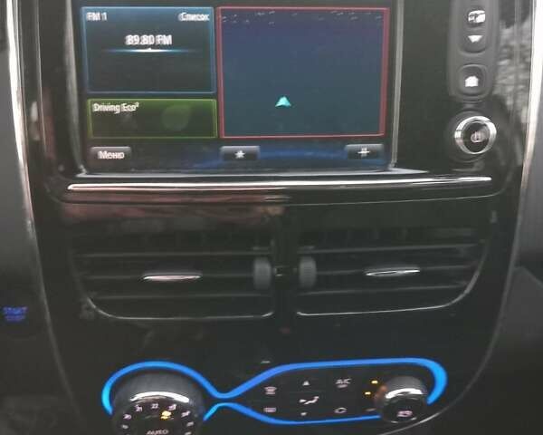 Белый Рено Зое, объемом двигателя 0 л и пробегом 39 тыс. км за 10900 $, фото 13 на Automoto.ua