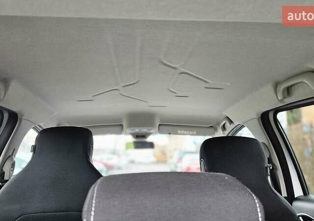 Белый Рено Зое, объемом двигателя 0 л и пробегом 71 тыс. км за 9550 $, фото 35 на Automoto.ua