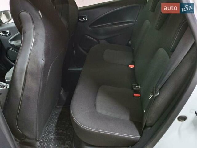 Белый Рено Зое, объемом двигателя 0 л и пробегом 68 тыс. км за 7800 $, фото 10 на Automoto.ua