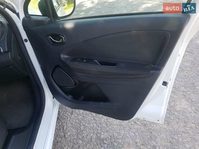 Белый Рено Зое, объемом двигателя 0 л и пробегом 95 тыс. км за 11000 $, фото 21 на Automoto.ua