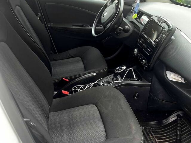 Белый Рено Зое, объемом двигателя 0 л и пробегом 102 тыс. км за 8500 $, фото 10 на Automoto.ua