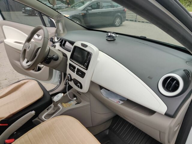 Білий Рено Зое, об'ємом двигуна 0 л та пробігом 190 тис. км за 8500 $, фото 19 на Automoto.ua