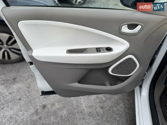 Білий Рено Зое, об'ємом двигуна 0 л та пробігом 87 тис. км за 8500 $, фото 11 на Automoto.ua