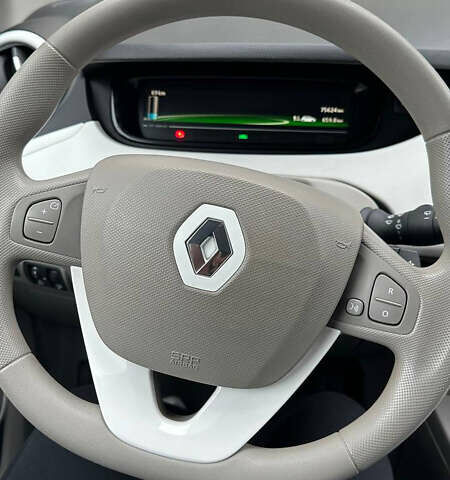 Белый Рено Зое, объемом двигателя 0 л и пробегом 97 тыс. км за 9200 $, фото 54 на Automoto.ua
