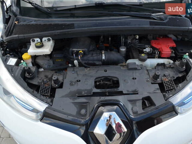 Белый Рено Зое, объемом двигателя 0 л и пробегом 120 тыс. км за 9700 $, фото 13 на Automoto.ua