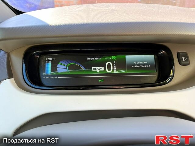 Белый Рено Зое, объемом двигателя 0 л и пробегом 58 тыс. км за 10500 $, фото 4 на Automoto.ua