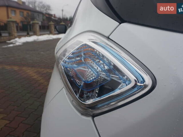 Білий Рено Зое, об'ємом двигуна 0 л та пробігом 37 тис. км за 10777 $, фото 26 на Automoto.ua