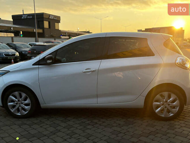 Белый Рено Зое, объемом двигателя 0 л и пробегом 153 тыс. км за 8000 $, фото 3 на Automoto.ua