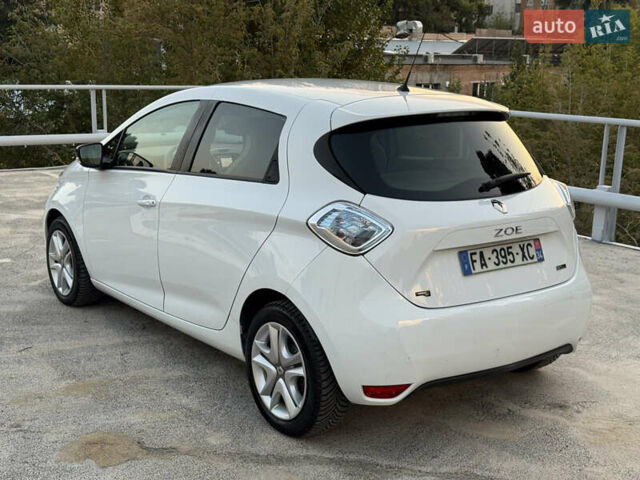 Белый Рено Зое, объемом двигателя 0 л и пробегом 70 тыс. км за 9200 $, фото 5 на Automoto.ua