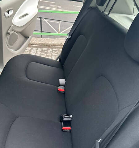 Белый Рено Зое, объемом двигателя 0 л и пробегом 97 тыс. км за 9200 $, фото 48 на Automoto.ua