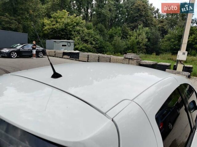 Білий Рено Зое, об'ємом двигуна 0 л та пробігом 190 тис. км за 9300 $, фото 8 на Automoto.ua
