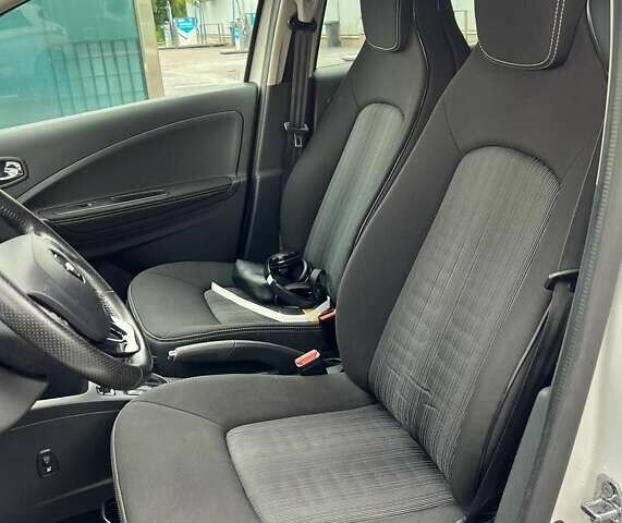 Белый Рено Зое, объемом двигателя 0 л и пробегом 109 тыс. км за 9499 $, фото 13 на Automoto.ua