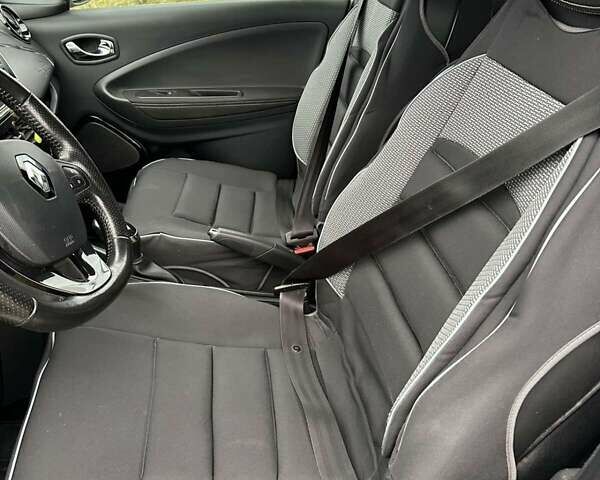 Белый Рено Зое, объемом двигателя 0 л и пробегом 105 тыс. км за 9100 $, фото 11 на Automoto.ua