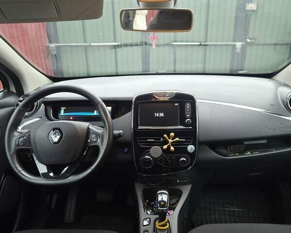 Белый Рено Зое, объемом двигателя 0 л и пробегом 117 тыс. км за 10500 $, фото 14 на Automoto.ua