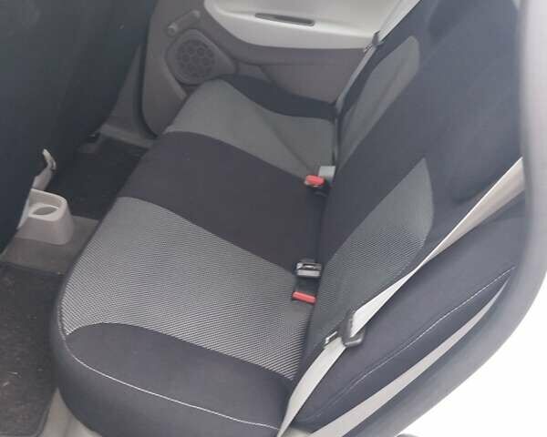 Білий Рено Зое, об'ємом двигуна 0 л та пробігом 92 тис. км за 9600 $, фото 7 на Automoto.ua