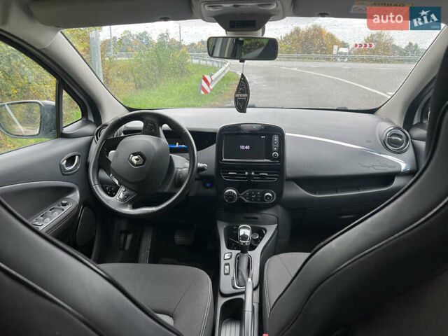 Белый Рено Зое, объемом двигателя 0 л и пробегом 150 тыс. км за 8800 $, фото 14 на Automoto.ua