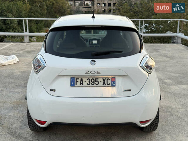 Белый Рено Зое, объемом двигателя 0 л и пробегом 70 тыс. км за 9200 $, фото 4 на Automoto.ua