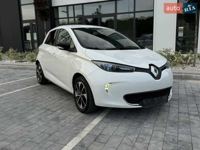 Белый Рено Зое, объемом двигателя 0 л и пробегом 73 тыс. км за 9650 $, фото 7 на Automoto.ua