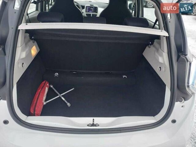 Білий Рено Зое, об'ємом двигуна 0 л та пробігом 94 тис. км за 10300 $, фото 16 на Automoto.ua
