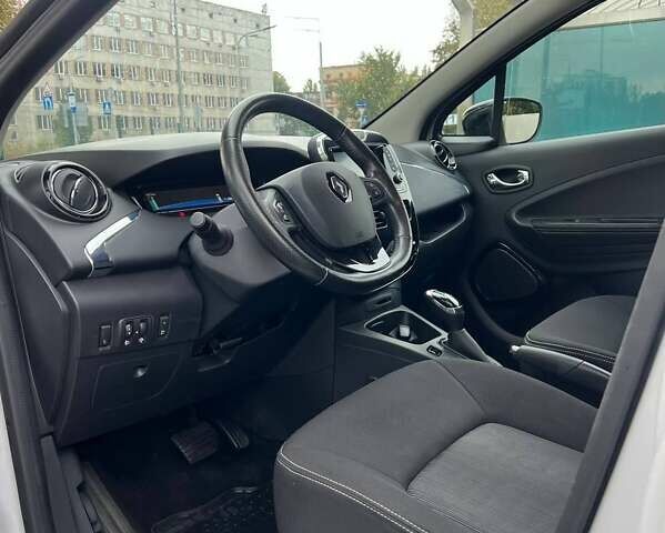 Белый Рено Зое, объемом двигателя 0 л и пробегом 109 тыс. км за 9499 $, фото 15 на Automoto.ua