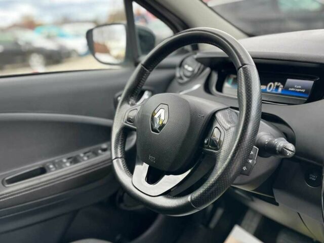 Белый Рено Зое, объемом двигателя 0 л и пробегом 140 тыс. км за 9300 $, фото 14 на Automoto.ua